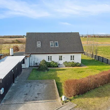 Feriehus 3 Bedroom Amazing In